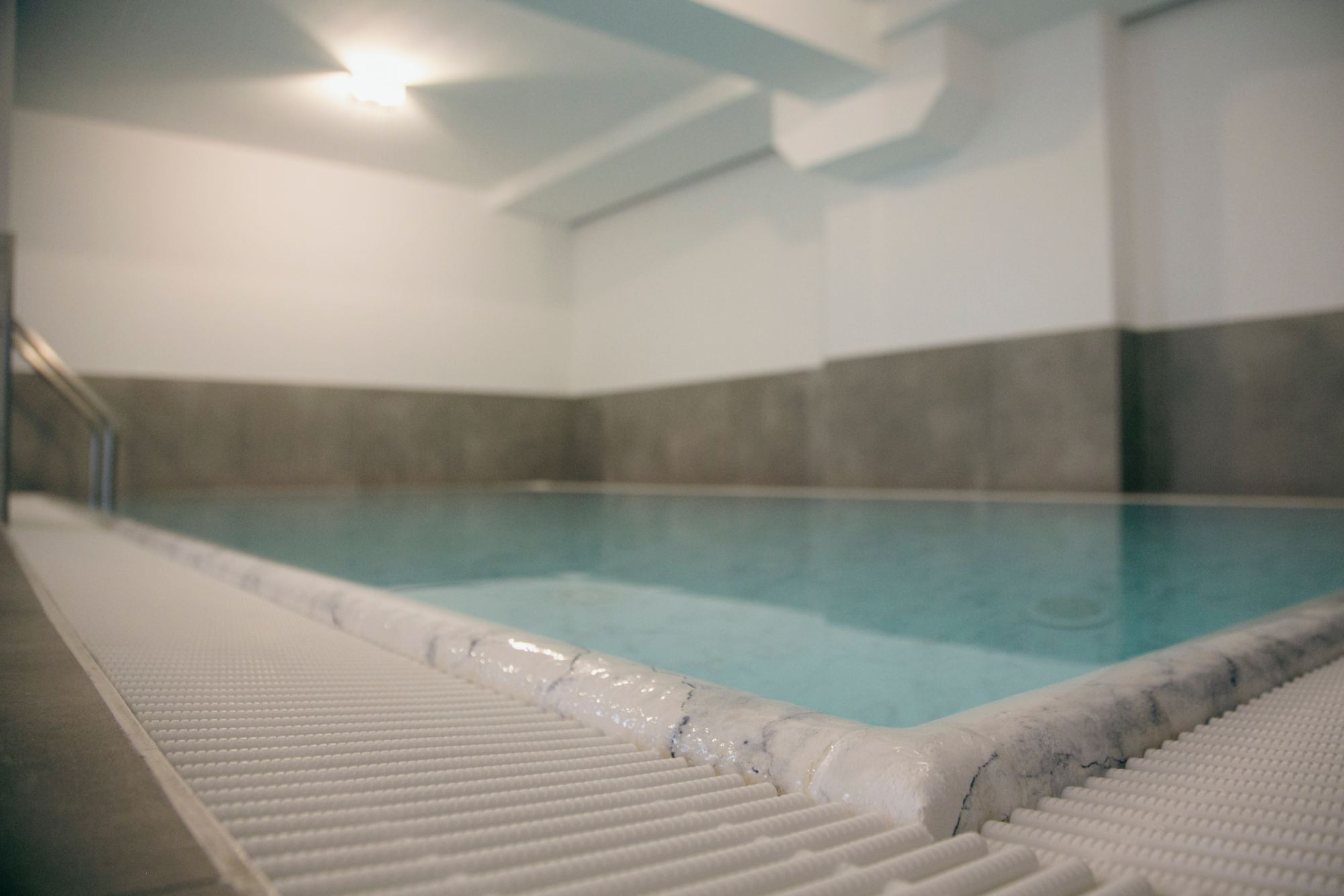 Unsere Schwimmschule in Frankfurt Sachsenhausen bietet Babyschwimmkurse für kleine Kinder an.