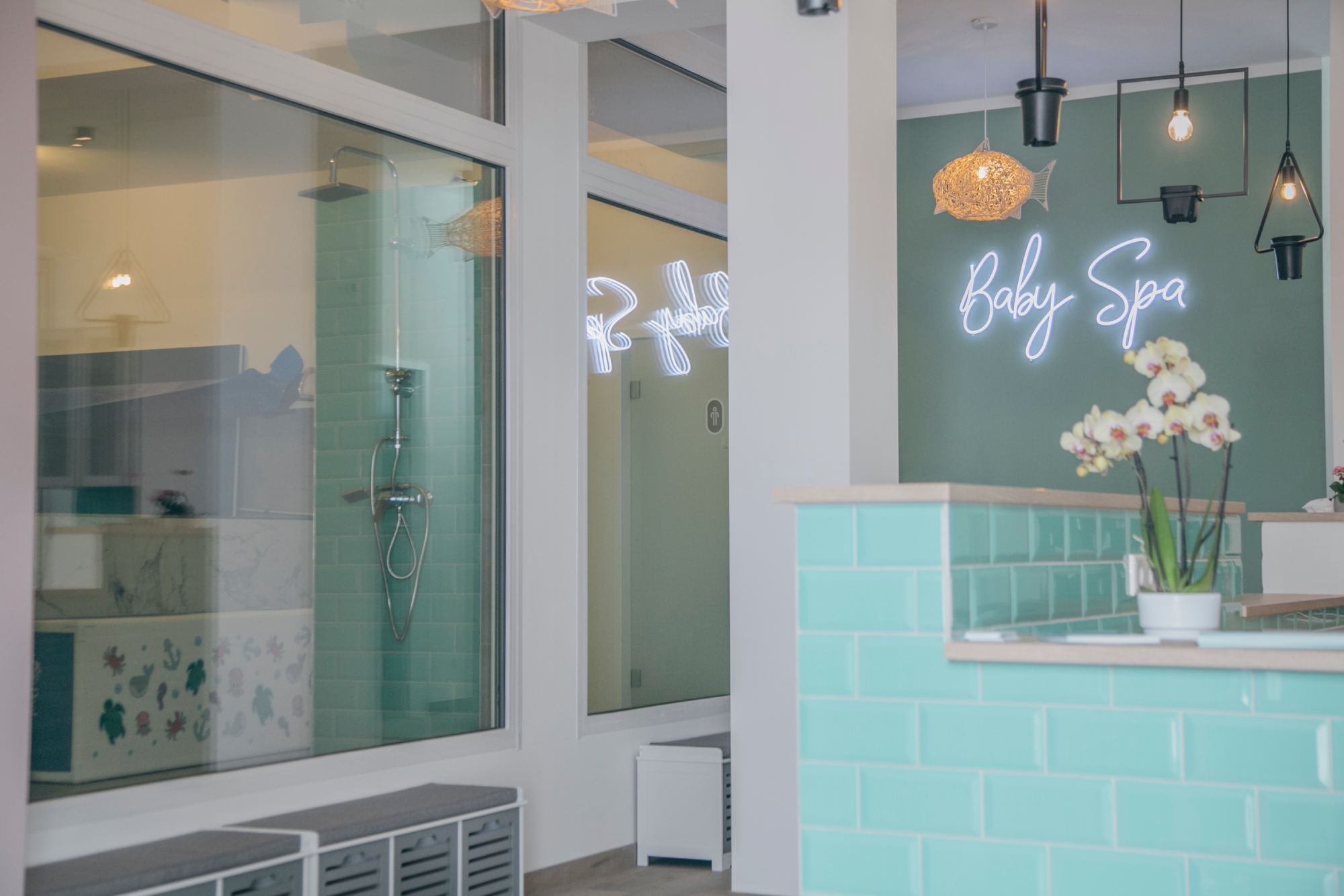 Unsere Schwimmschule in Frankfurt Sachsenhausen bietet Babyschwimmkurse für kleine Kinder an.